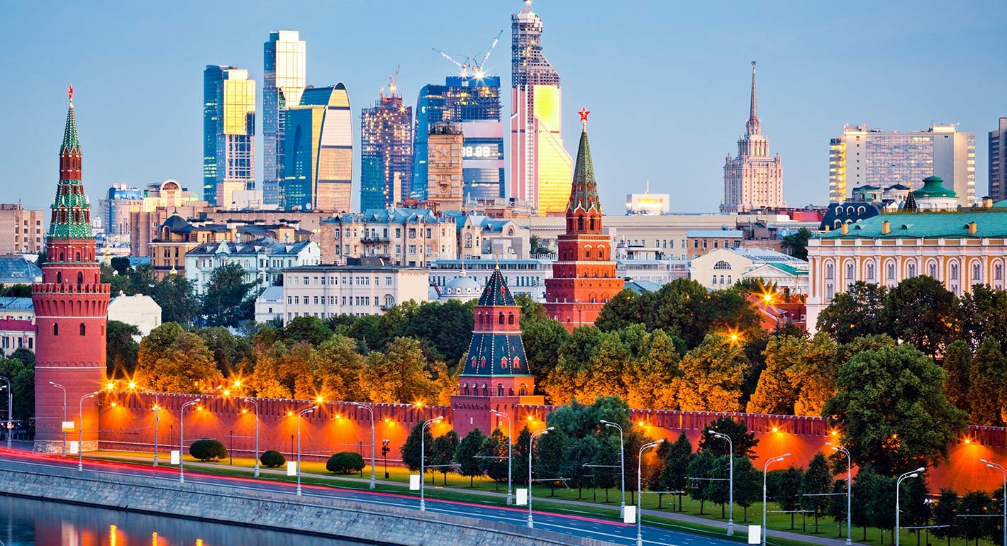 Kremlin wall and Moskva river in early morning